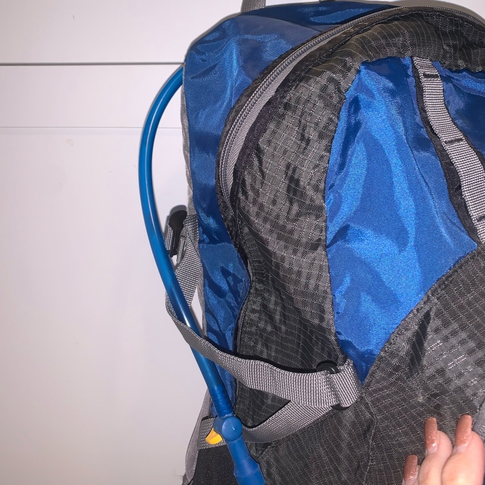 Camelbak: Cloud Walker Hydration Backpack Blue Wi… - image 3